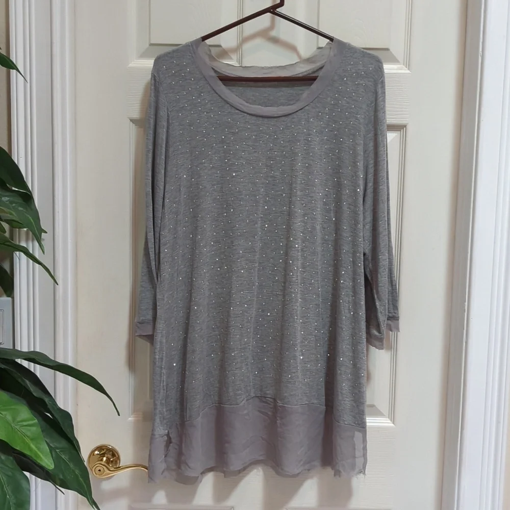 Belldini Women's Gray 3/4 Sleeve Tunic w/Raw Sheer Hem Size 2X Stud Front - Picture 1 of 8